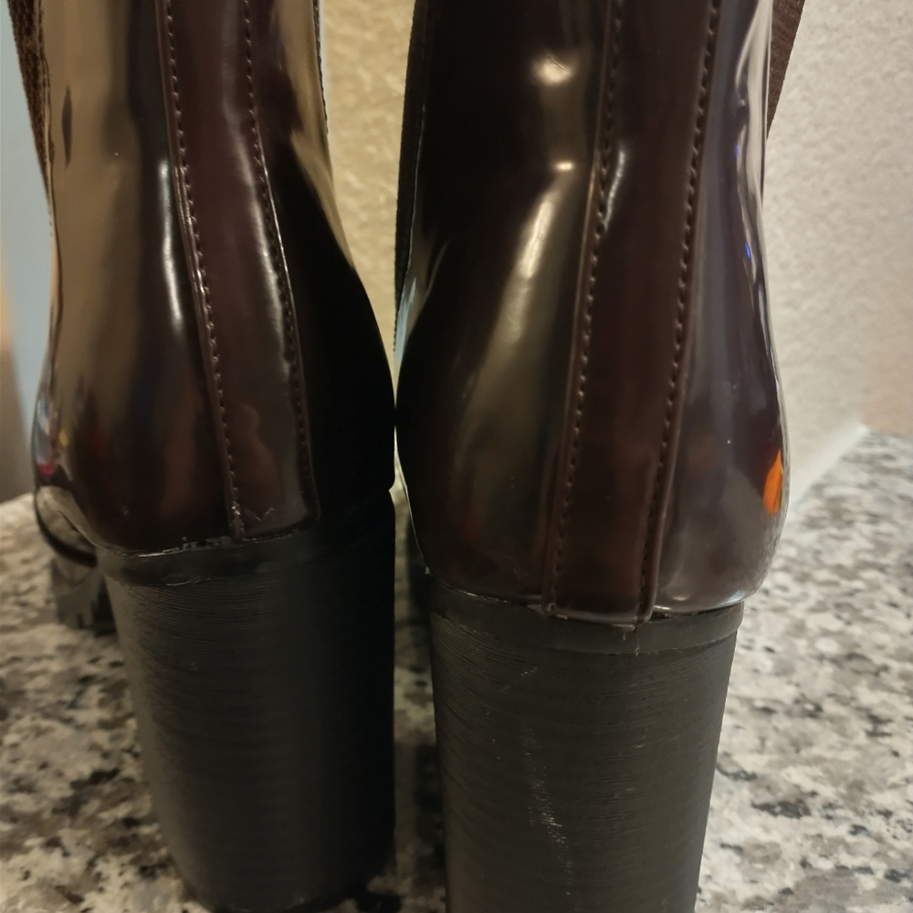 Breckelle's Brown Burgundy Chunky Heel Ankle Boot Elastic Shiney 7 1/2 FLAWS - Picture 10 of 15